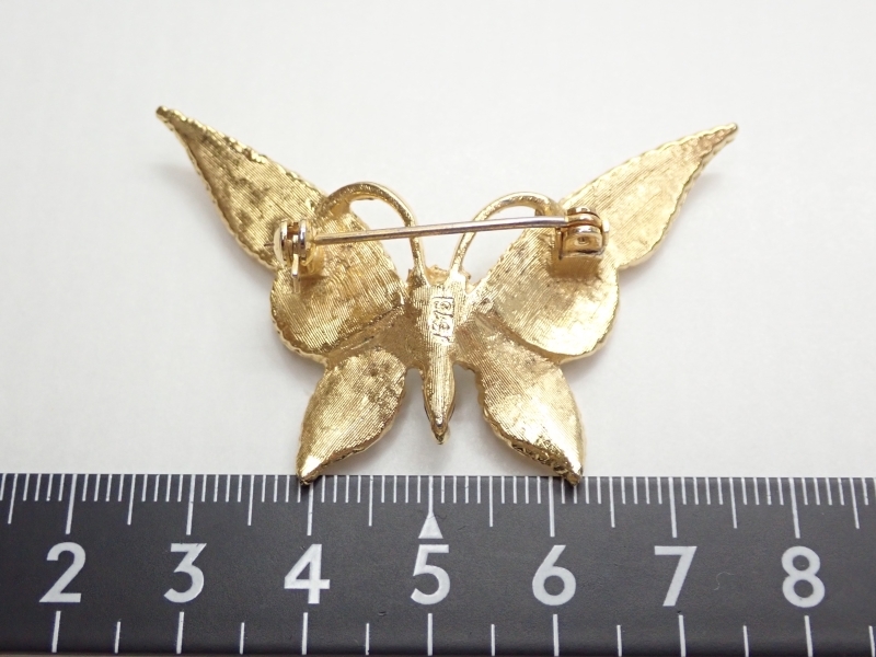 L063　ヴィンテージ　ブローチ　バタフライデザイン　蝶々　マルチカラー　ラインストーン　Vintage Brooch_画像8