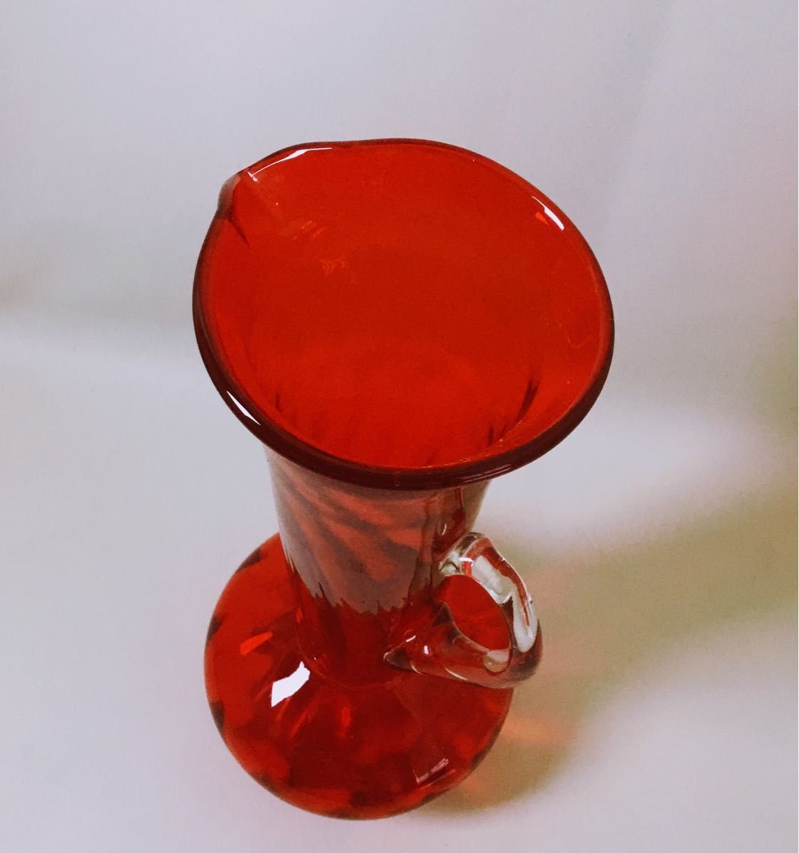 懐かしい昭和レトロ商品 【美品】ガラス赤い花瓶 フラワーベース 懐かしい昭和レトロ商品 【美品】ガラス赤い花瓶 フラワーベース