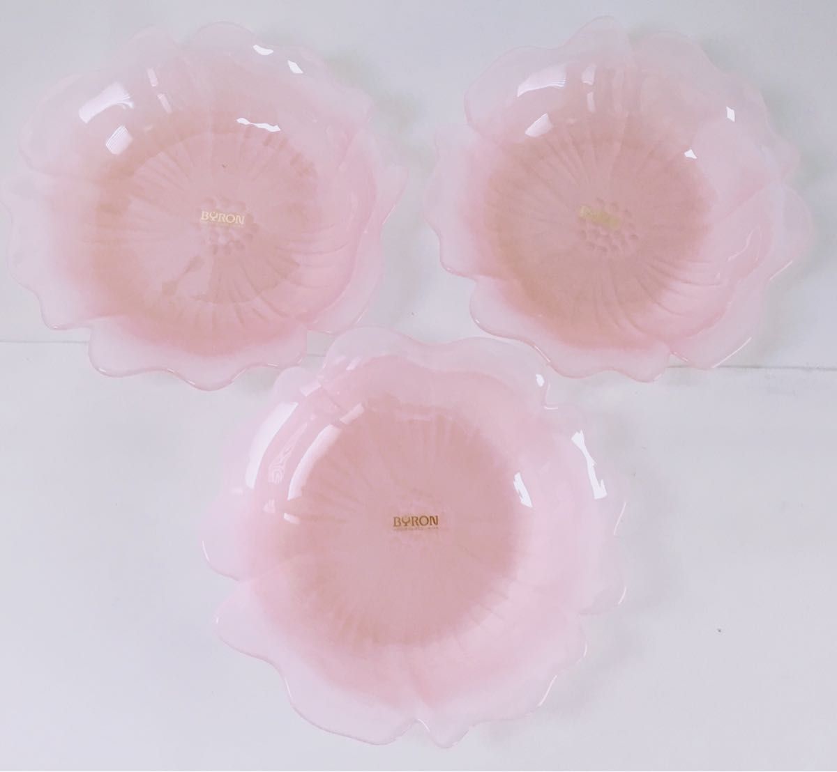 【新品未使用品】BYRON☆フロストガラス フラワー ピンク プレート 小皿