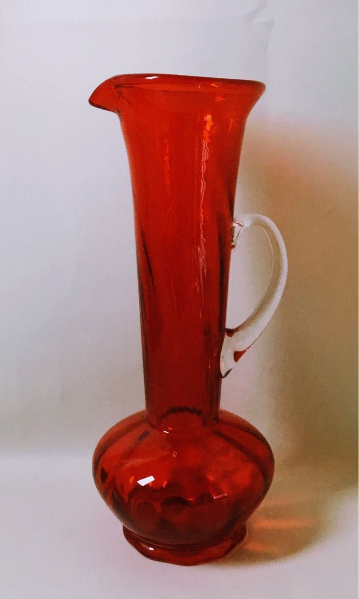 懐かしい昭和レトロ商品 【美品】ガラス赤い花瓶 フラワーベース 懐かしい昭和レトロ商品 【美品】ガラス赤い花瓶 フラワーベース