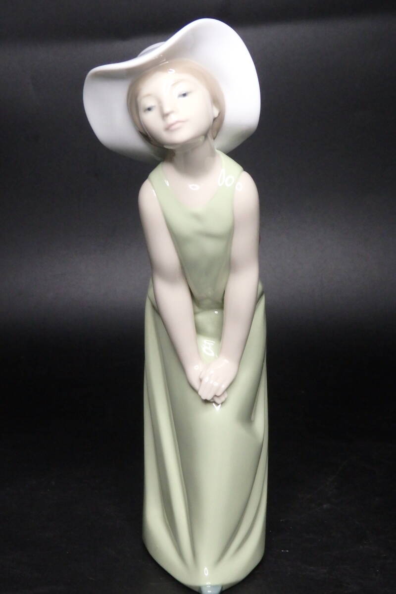 【友】リヤドロ「少女」LLADRO 置物 フィギュリン 陶器人形 西洋陶磁 箱付き_画像2