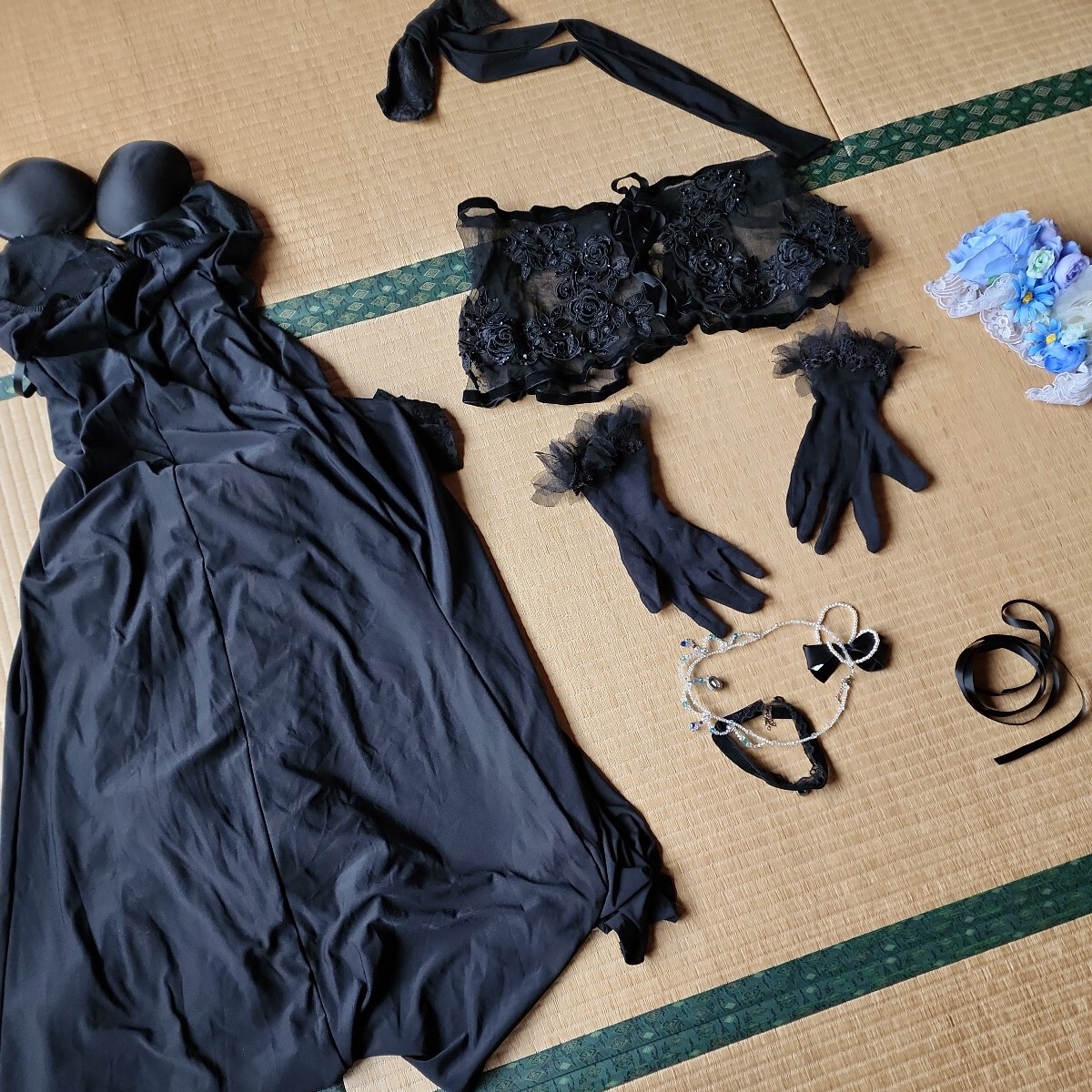 FGO Jean n britain . regular equipment S size same etc. one jpy start cosplay ..( with translation, inside side repair is done ) black race . white . light blue bouquet 