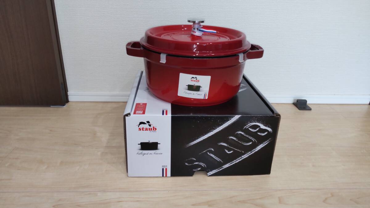 送料無料　ストウブ レッド　staub 両手鍋 24cm ココットラウンド 鋳物ホーロー鍋 _画像1