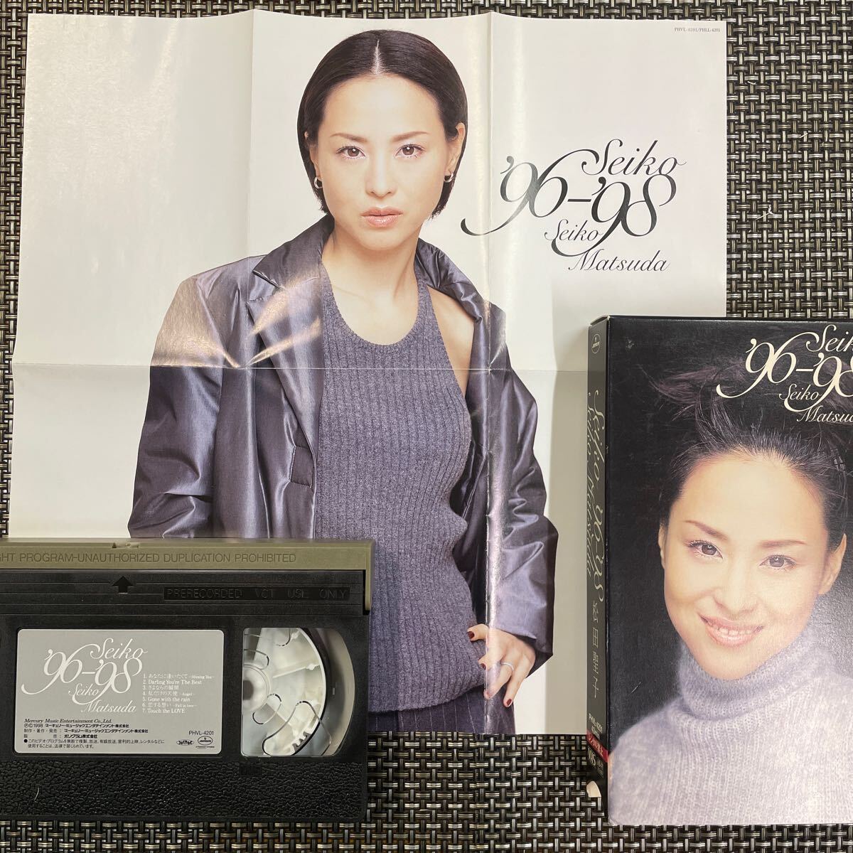 VHS ビデオテープ　松田聖子　'96-'98 ピンナップ歌詞カードあり、綺麗！_画像1