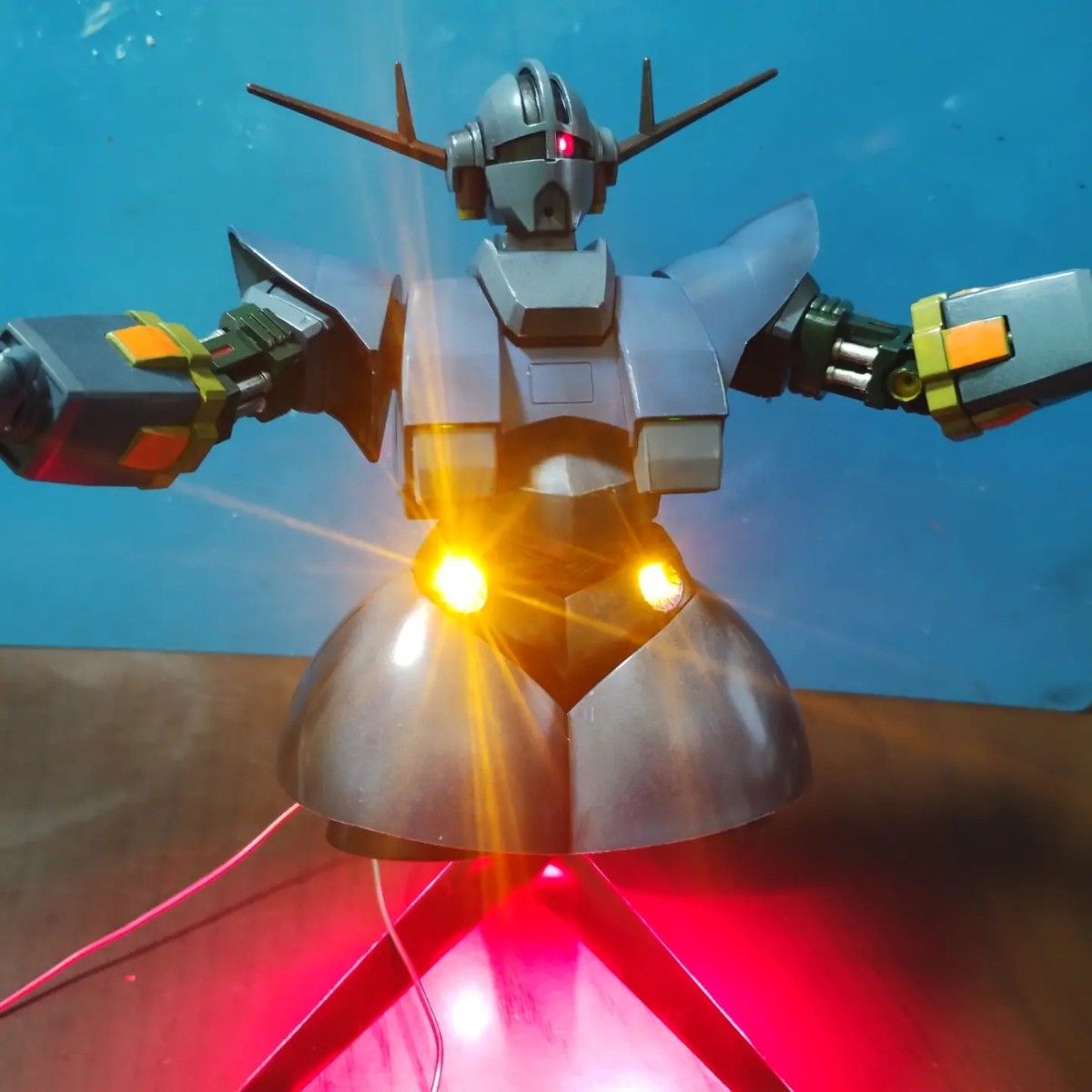 完成品】ジオングHGUC LED改造品 機動戦士ガンダム ガンプラ HG 完成品】ジオングHGUC LED改造品 機動戦士ガンダム ガンプラ HG