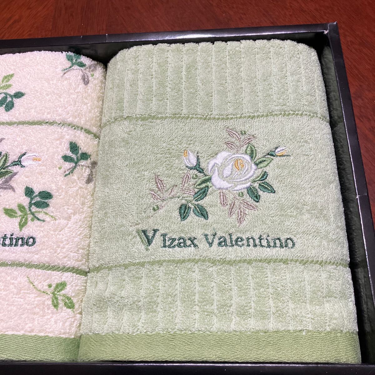 Izax Valentino アイザック バレンチノ フェイスタオル 2枚セット 薔薇刺繍 アイボリー 草緑 箱付き無し 未使用の画像3