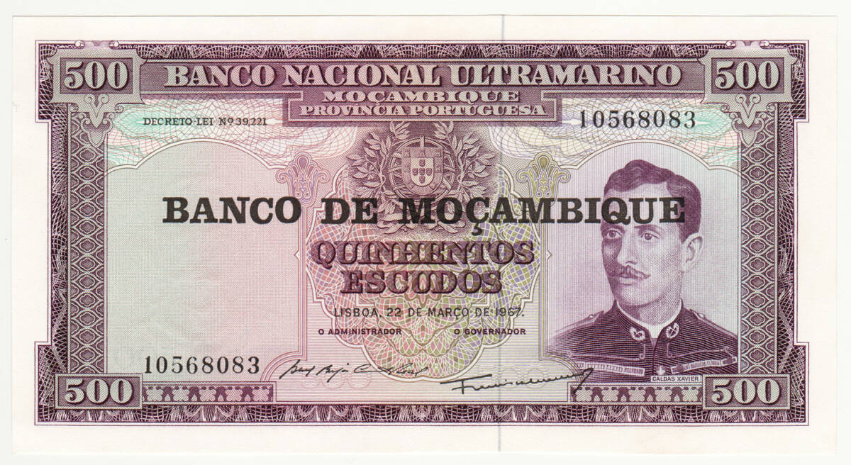 【未使用】モザンビーク 500エスクード 大型紙幣 1967年版 ピン札 A06の画像1