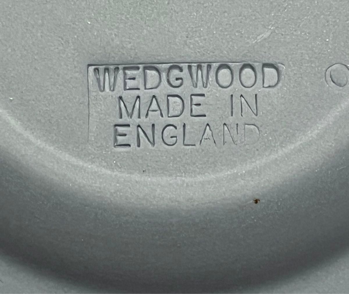 WEDGWOODのジャスパーウェア ペールブルーのトランプシリーズのクローバーと丸の小皿セットです。中古品で箱等はありません。