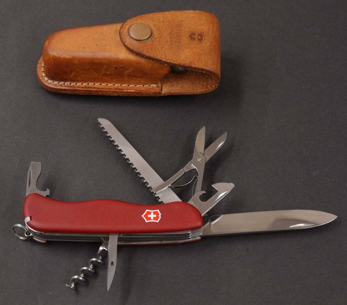 victorinox ビクトリノックス 皮ケース付 ■ マルチツール キャンプ アウトドア 十徳ナイフ ■の画像1