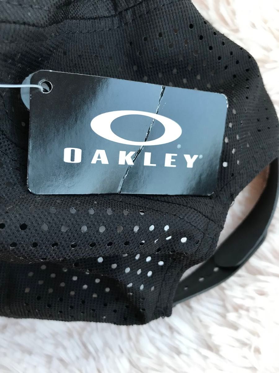 OAKLEY オークリー スナップバック ゴルフキャップ 帽子黒ブラック半分メッシュタイプ