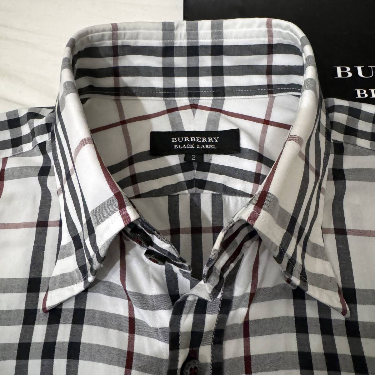 美品 名作 BURBERRY BLACK LABEL ドゥエボットーニ隠しボタンダウンシャツ ノバチェック総柄 ホース刺繍 白黒ボルドー 2(M) 日本製#2688の画像3