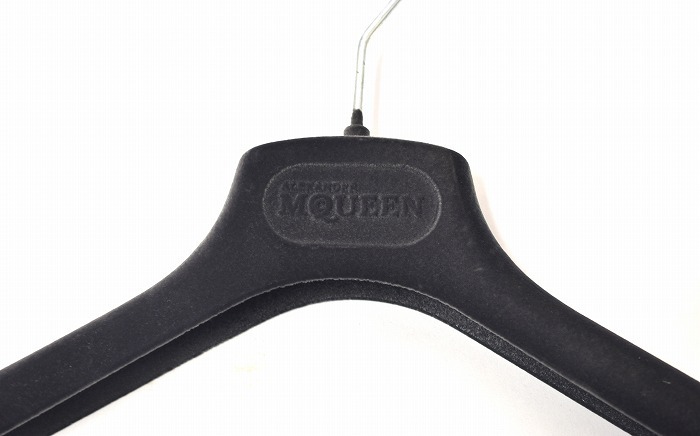 ALEXANDER McQUEEN（アレキサンダー マックイーン）プラスチック ロゴ ハンガー ジャケット コート LOGO Hanger イタリア製 ブルゾン SRT_画像1