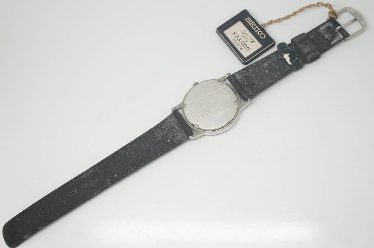 C105●作動良好 未使用デッドストック SEIKO セイコー シャリオ 5932-7020 黒文字盤 1980年代製 デイト メンズ腕時計 シルバー クォーツ_画像6