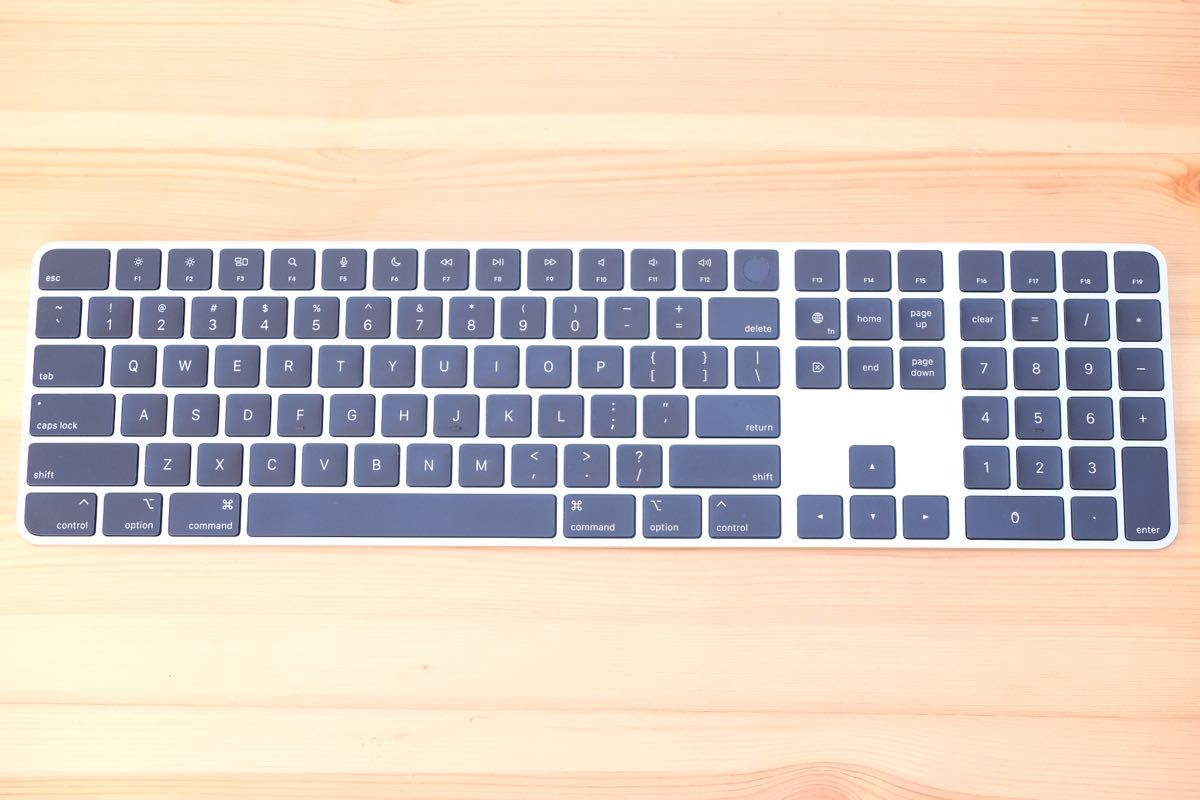 Apple Magic Keyboard with touch ID ブラックキーモデル
