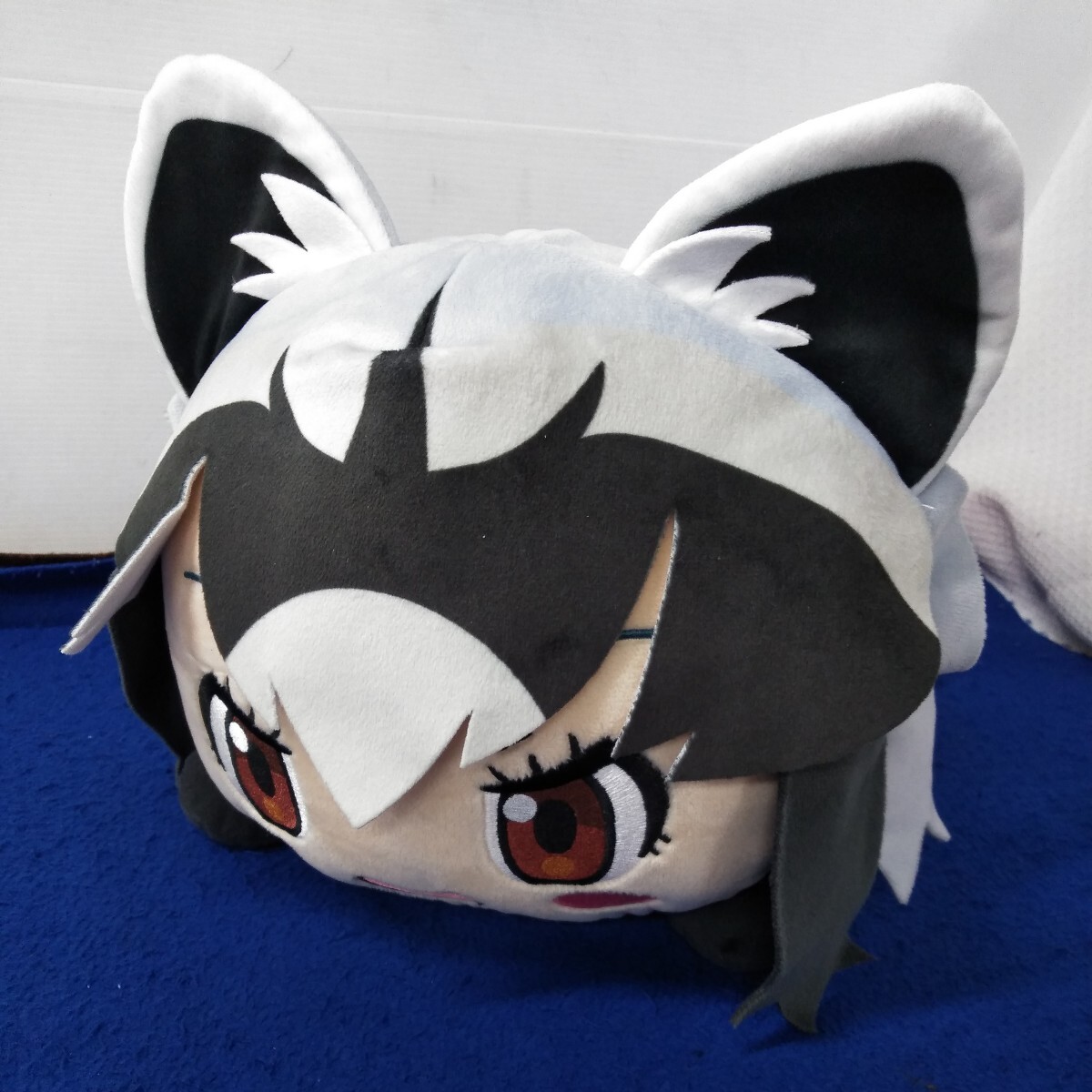 g_t T427 けものフレンズ メガジャンボ 寝そべり ぬいぐるみ アライグマ 長期保管の汚れが有ります。おもちゃの画像2