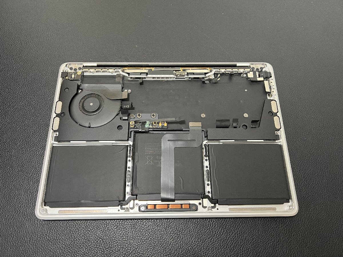 Retina MacBook Pro シルバー A2289 2020 ロジックボード欠品 /JIS/現状品/ジャンク出品_画像3