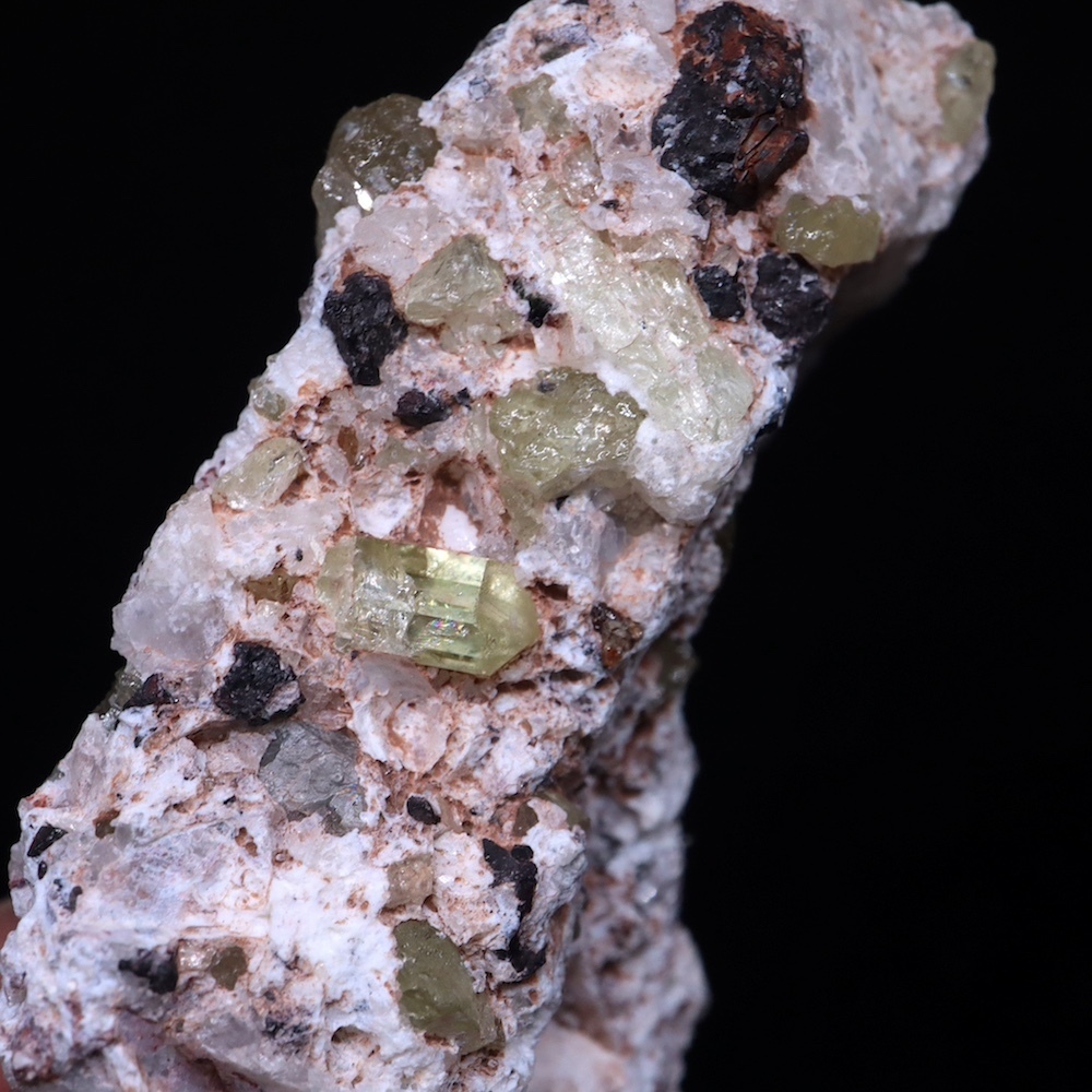 【送料無料】アパタイト 母岩付き 39g AP058 鉱物 標本 原石 天然石 パワーストーン