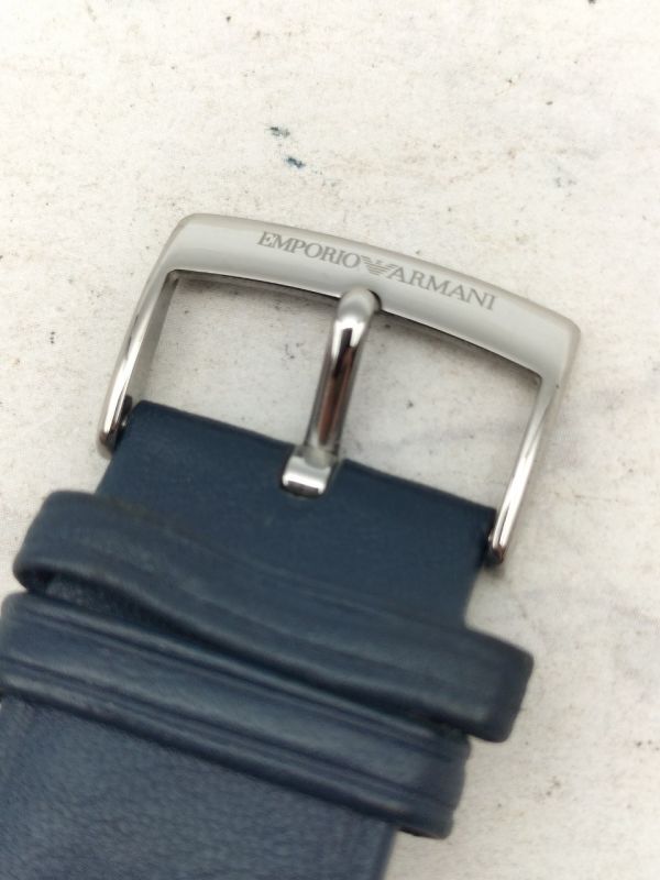 C31 1円~ 稼働品 EMPORIO ARMANI エンポリオアルマーニ AR-11226 クォーツ 腕時計 デイト 革ベルト ブルーカラー文字盤 ステンレス メンズ_画像10