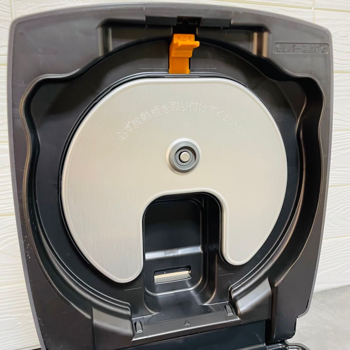 三菱電機 炊飯器 日本製 炭炊釜 NJ-VV10F-B 23年製 5 5合 IH 三菱電機 炊飯器 日本製 炭炊釜 NJ-VV10F-B 23年製 5 5合 IH