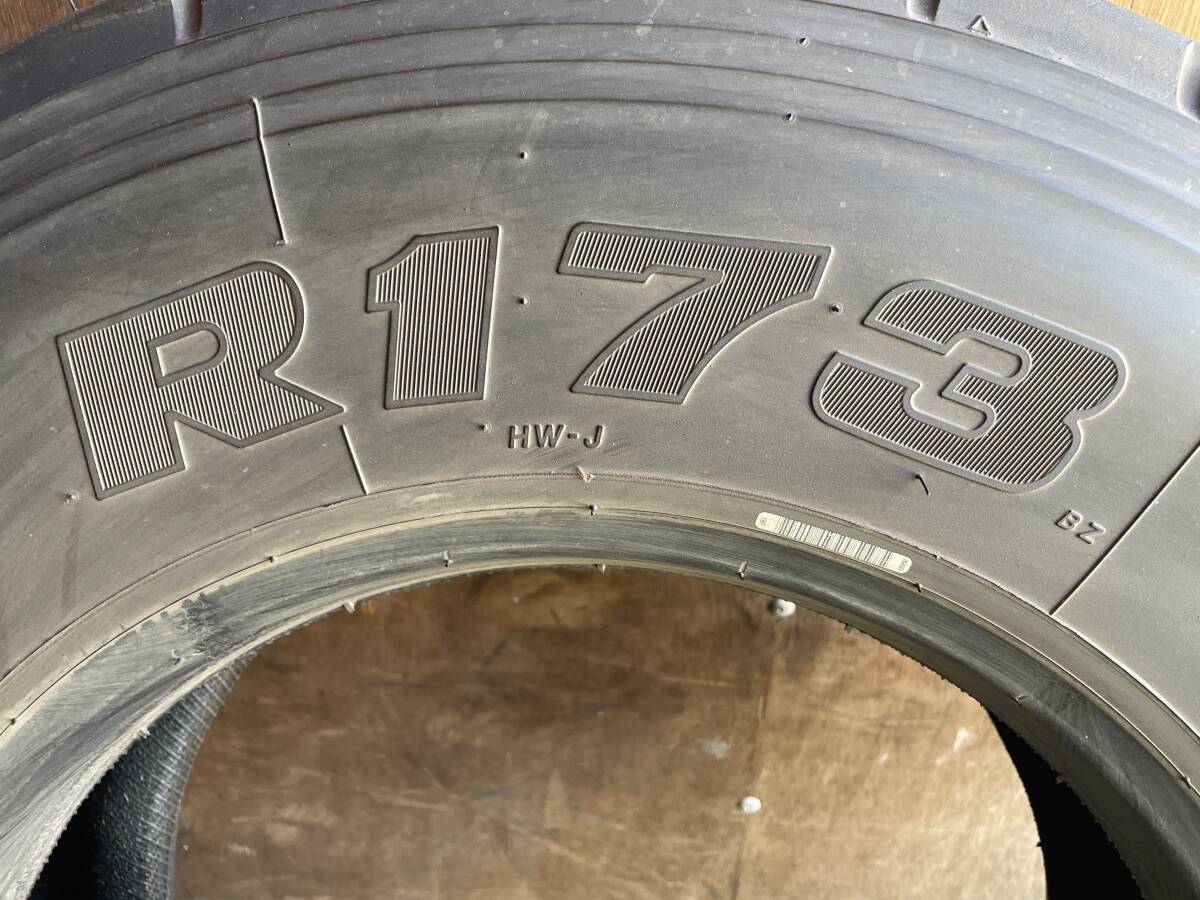 245/80R17.5 133/131 J　ブリヂストン　R173　2本セット　21年製　縦溝リブタイヤ　中型トラック用　激安！_画像3