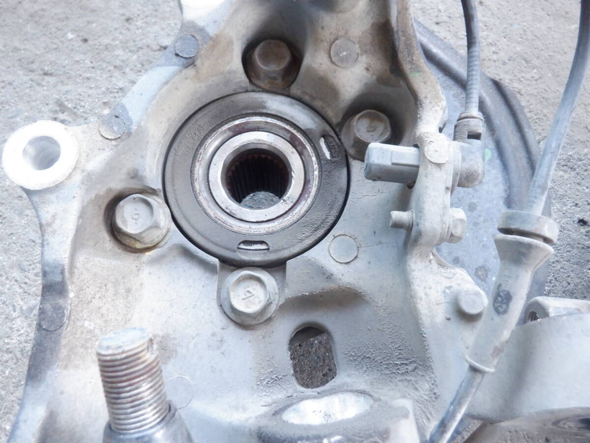 H17 year NM35 Stagea 250RX FOUR VQ25DD AT 4WD front knuckle hub left right /20[6-6464]84123