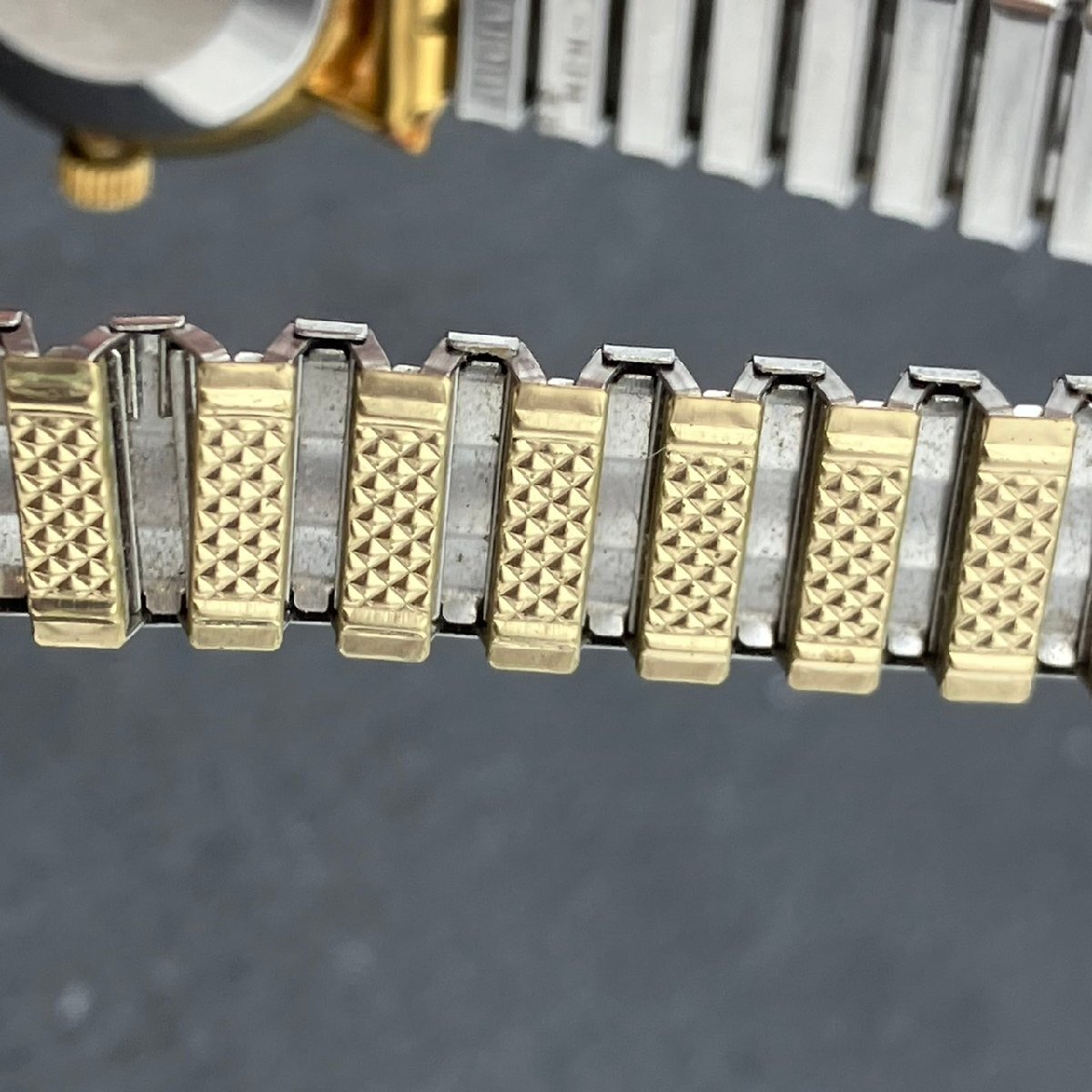 OMEGA オメガ ジュネーブ ラウンド ゴールドカラー 社外ベルト 手巻き稼働品の画像9