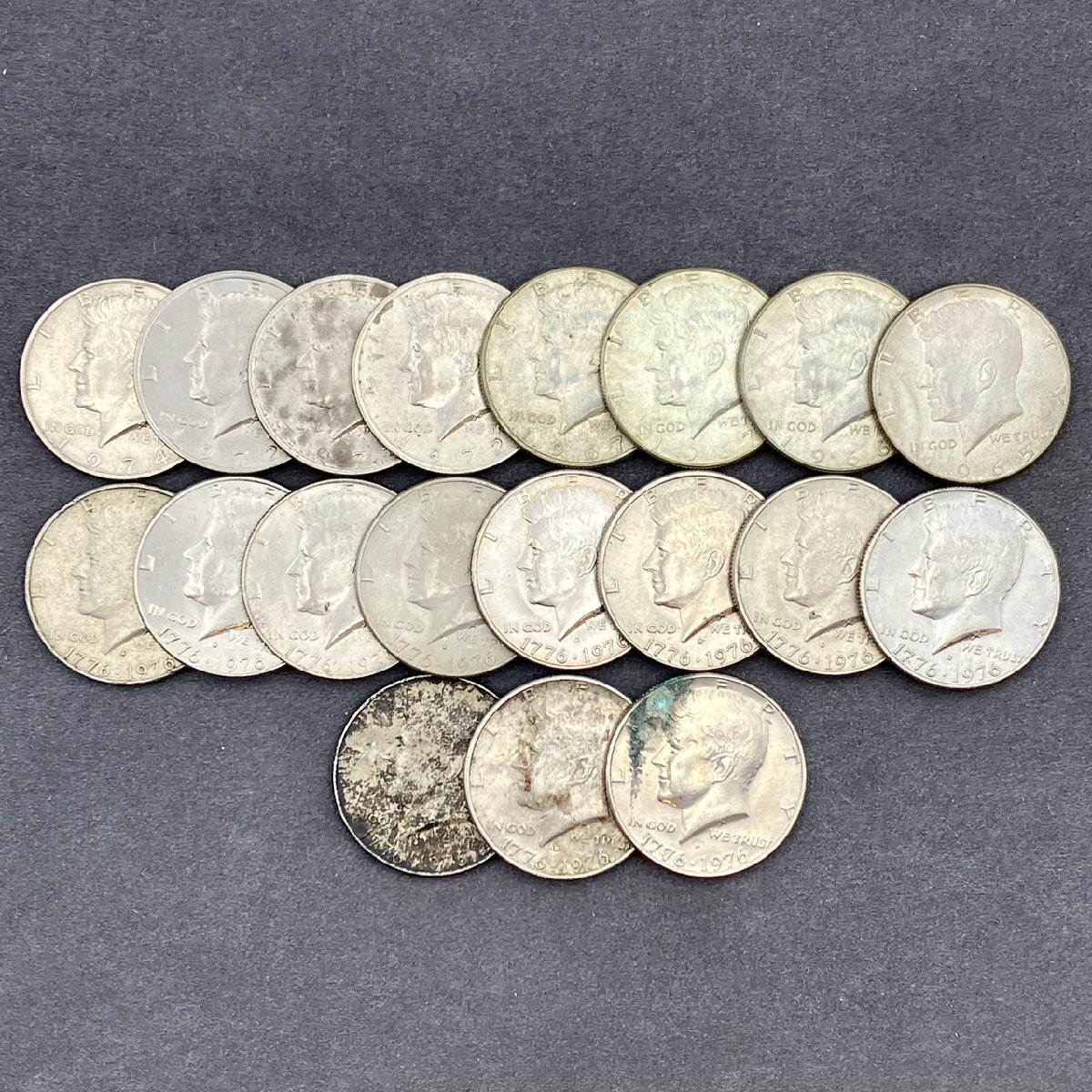 1円 アメリカ硬貨 1965年以降 19枚セット 約214ｇ ケネディ 1/2ドル 50セント アンティーク コレクション コイン_画像1