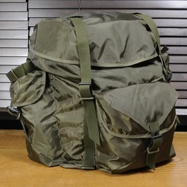 オーストリア軍放出品 バックパック KAZ 75 ナイロン製 オリーブドラブ 容量45L モデル75 払下げ品 リュックサックの画像3