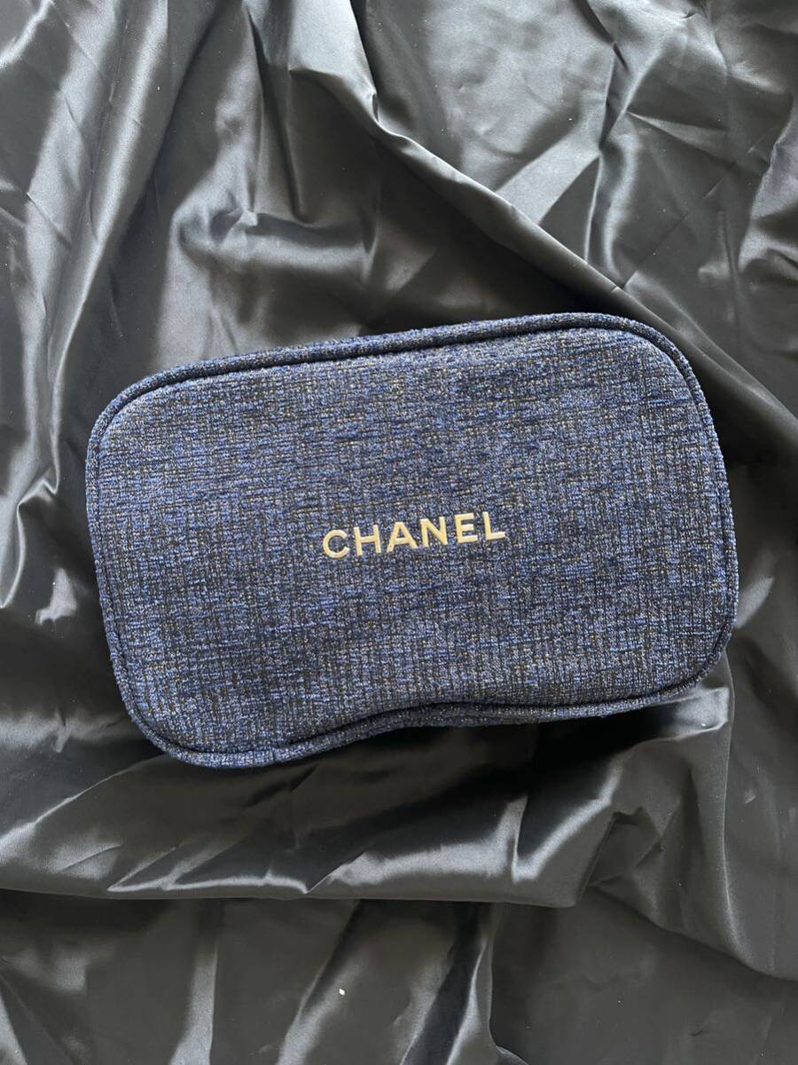 送料無料 金*青シャネル Chanel 新品正規ノベルティー2023ホリデー期間限定配布ツィードポーチ ネイビー×ゴールドラメ 非売品ノベルティ！の画像2