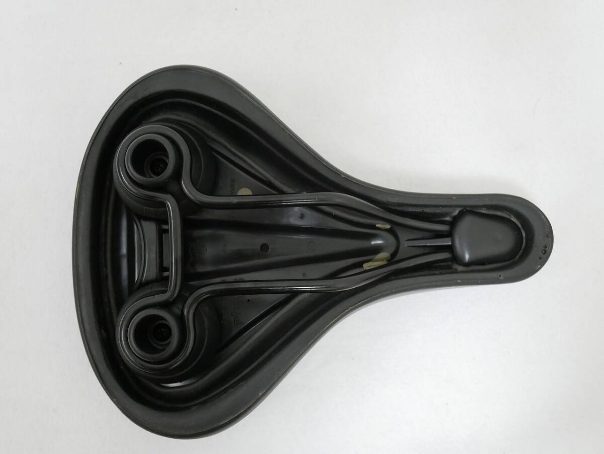 ☆USED☆ Selle Royal セラロイヤル サドル Ariel Vacuum Light 女性用 ブラック 【送料無料】_画像6