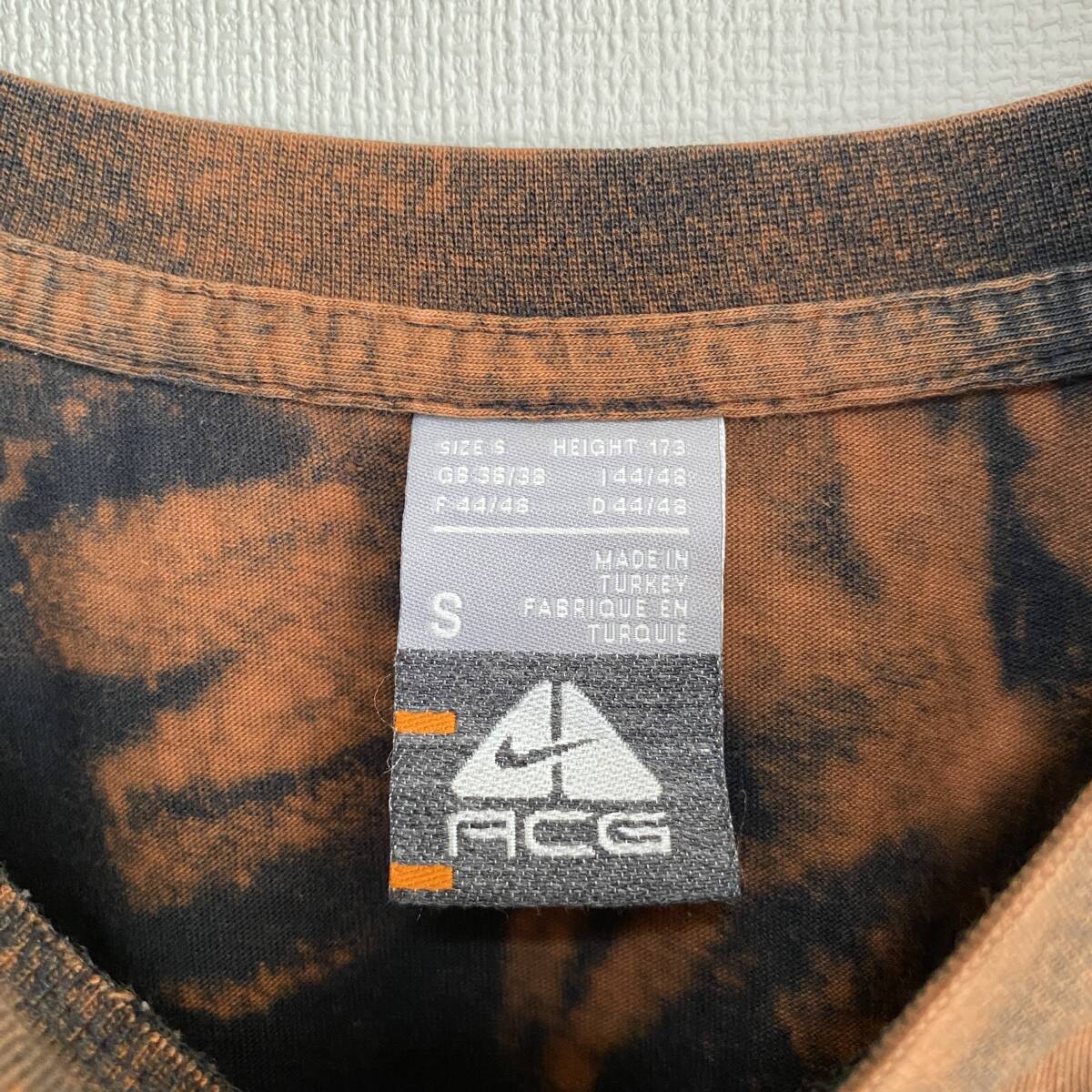 アメリカ古着　NIKE　ナイキ　半袖　Tシャツ　ブリーチ加工　スウォッシュ　Sサイズ　【F318】