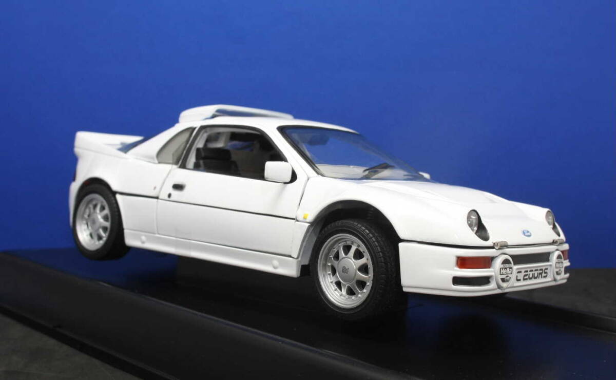 1/18 京商RICKO フォード Ford RS200（1986）ホワイト_画像2