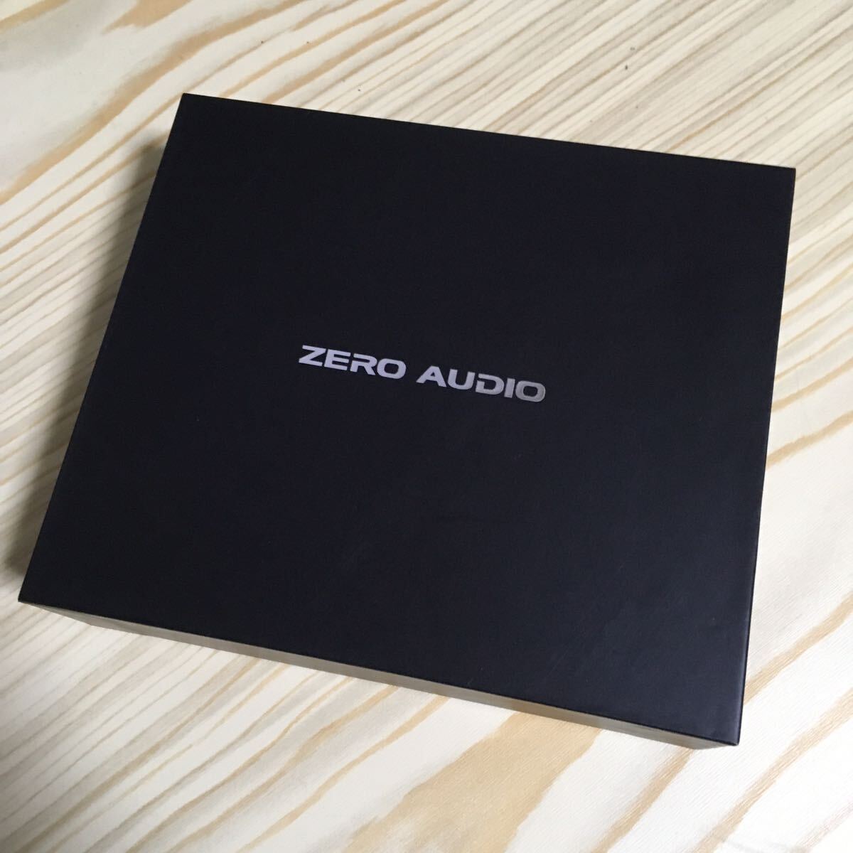 ★送料無料★ ZERO AUDIO／WHITE BASSO & BANECHO (イヤホン & イヤホンケース) ＊DX211-WB & BN-HSL_画像1