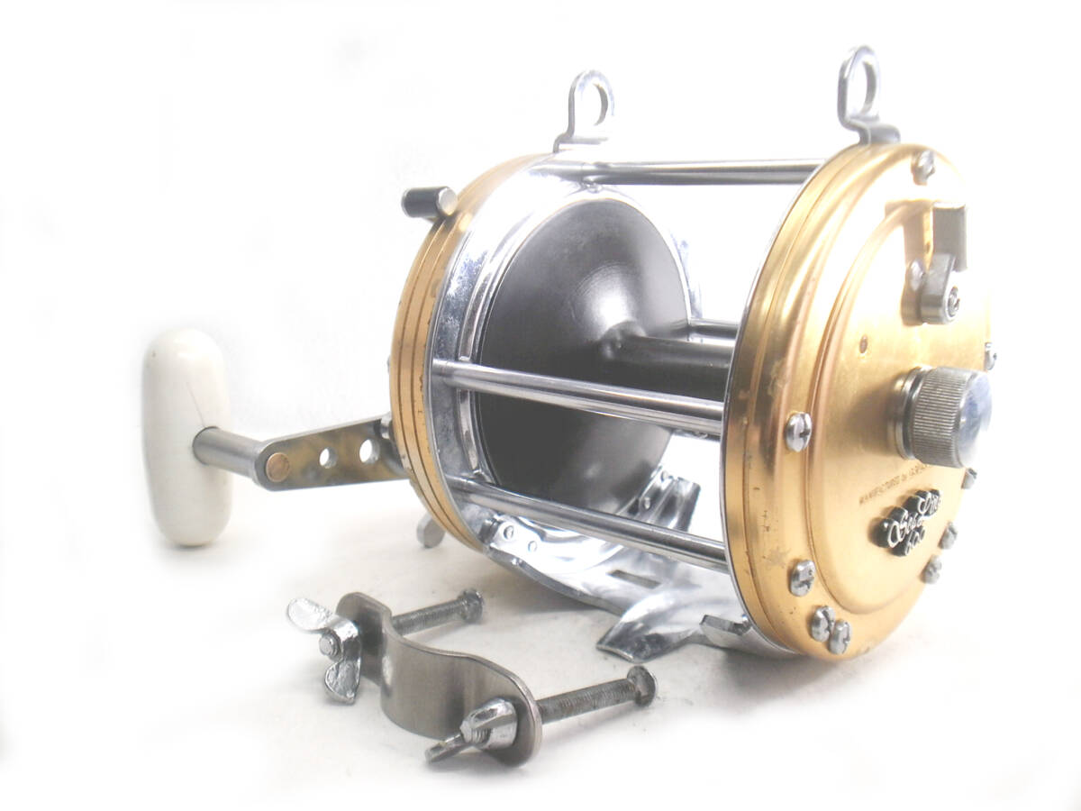 Penn Senator 114h salt water reel with newer line on penn tuna