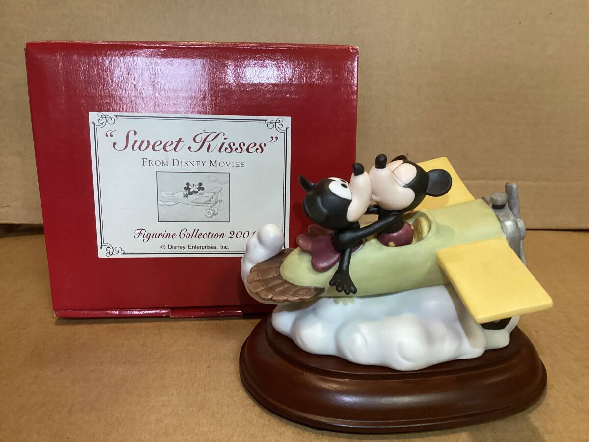 ディズニーイヤーフィギュリン2001 "スイートキス" 3点セット　Disney year figurine 3pcs "Sweet Kisses"_画像1