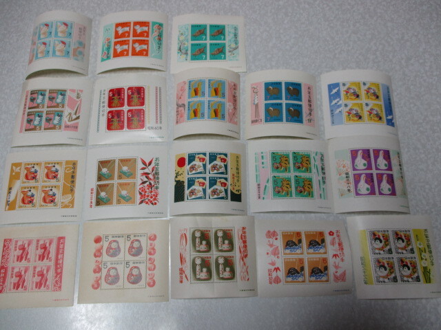 □お年玉年賀切手小型シート (S29年～S46年）計1８枚 未使用 送料無料の画像1