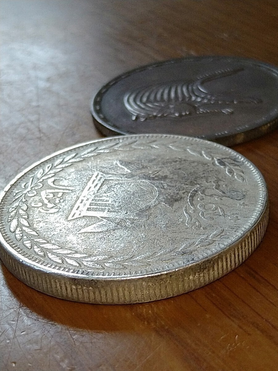 大型銀貨 ？ 中東 アラビア エジプト 銀貨？？ ４６グラム １８グラム 遠想の画像1