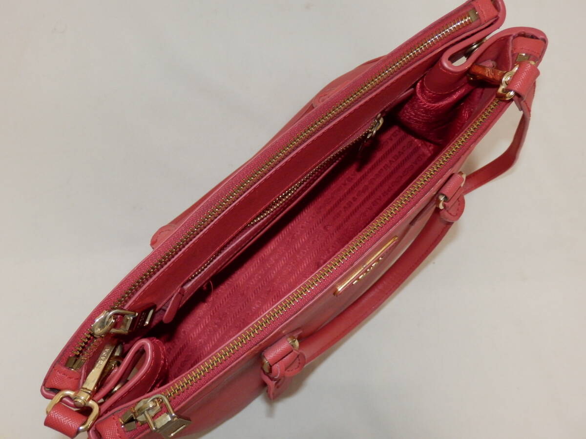 171H194C♪ PRADA プラダ ガレリア サフィアーノ レザー ハンドバッグ ショルダー 2way レッド ゴールド金具 _画像6