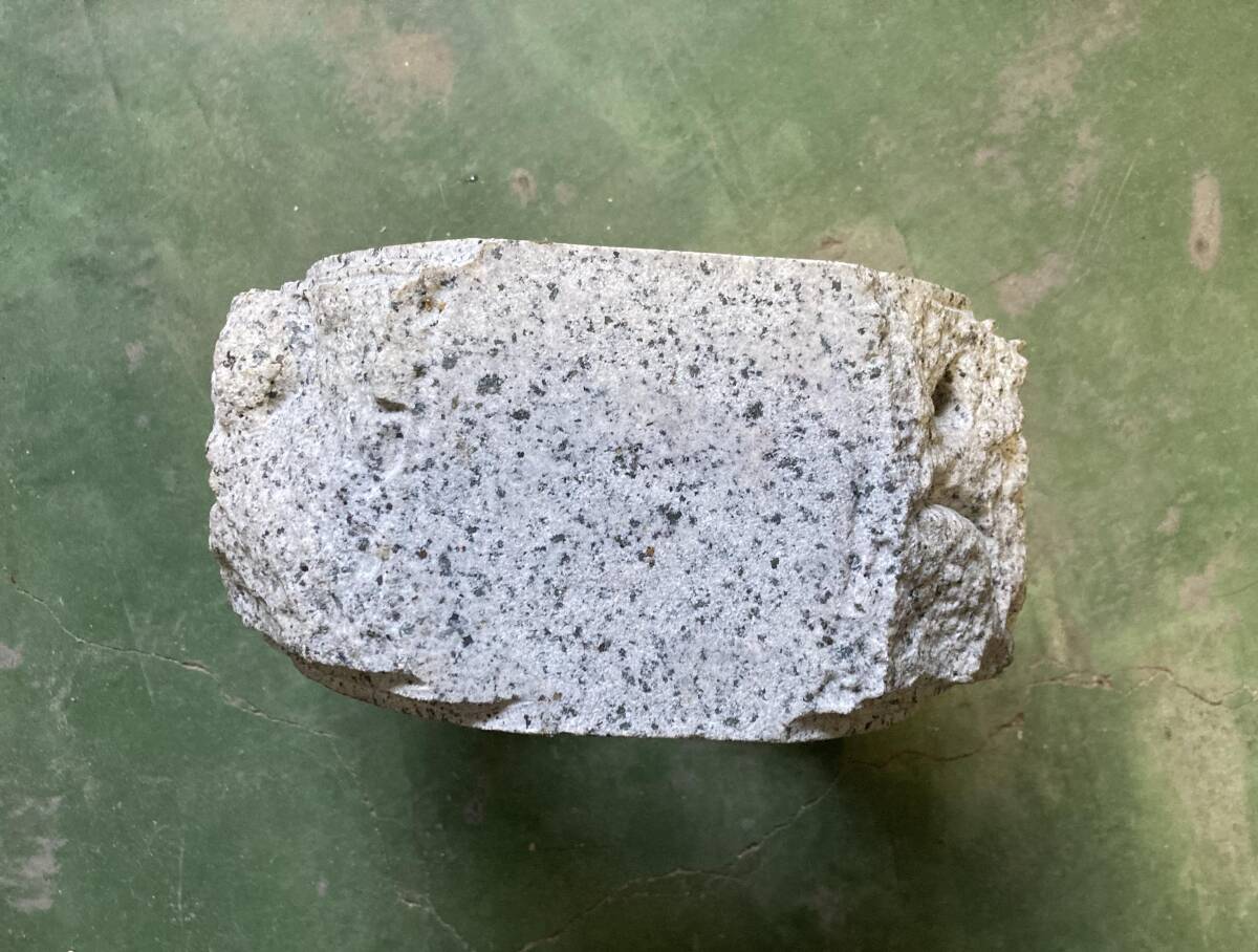 .. stone. objet d'art out shape approximately 23cm thickness approximately 12cm weight approximately 76kg