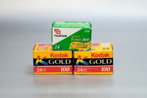 未開封・期限切れ【フィルム】３本*Kodak GOLD100/24枚撮り*FUJICOLOR スペリア・ヴィーナス800/24_画像1