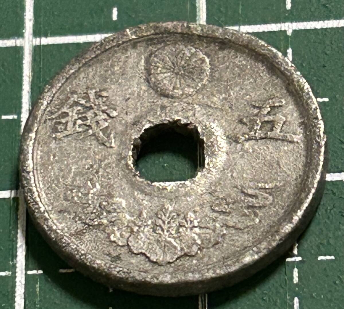 おばあちゃんが貯めて残した硬貨　昭和１９年５銭_画像2
