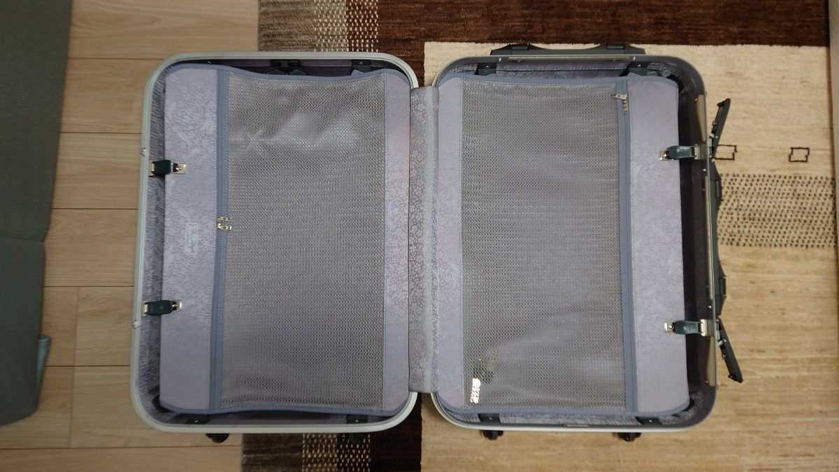 スーツケース サムソナイト Samsonite ID-f シルバー 約90L 動作 スーツケース サムソナイト Samsonite ID-f シルバー 約90L 動作