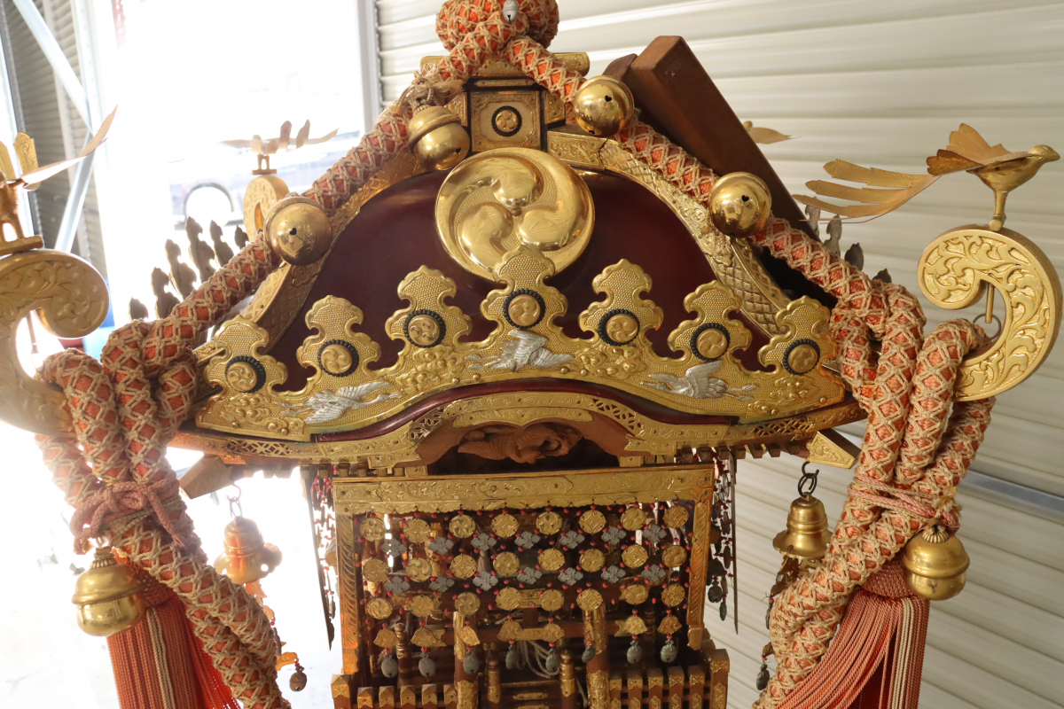 【直接引き取り限定】宮本重義作 神輿 おみこし 神具 神社仏閣 浅草 金色 台有 高さ130×幅42×奥行80 200IBZIA97の画像2