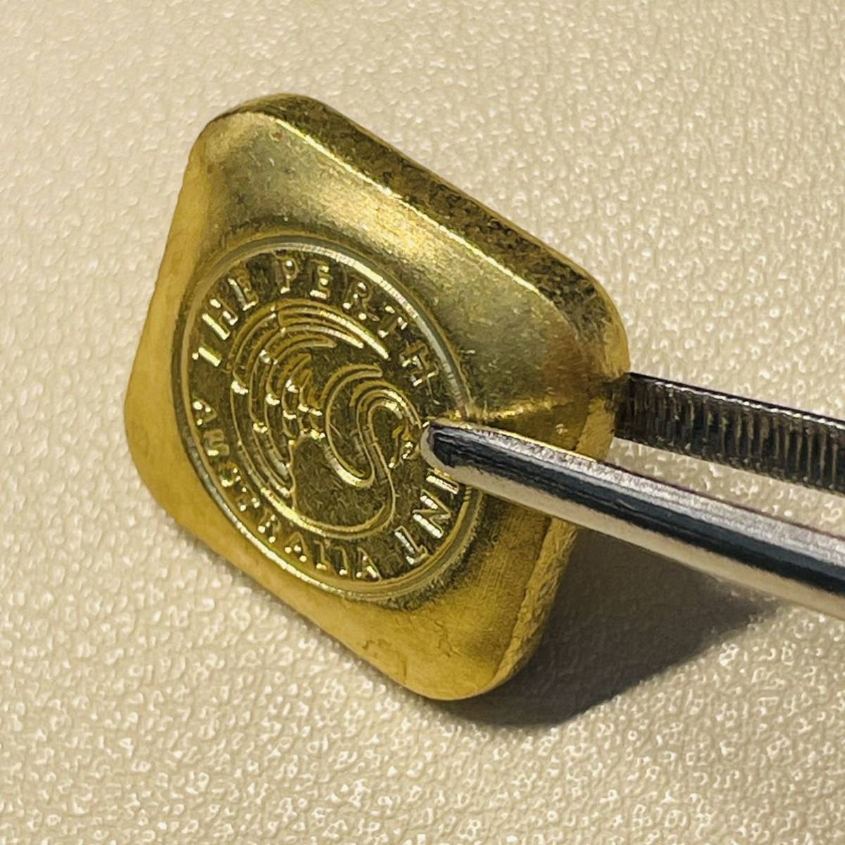 オーストラリア 硬貨 古銭 「パースミント オーストラリア」銘 インゴッド 白鳥 記念幣 メタル 重11.33g_画像3