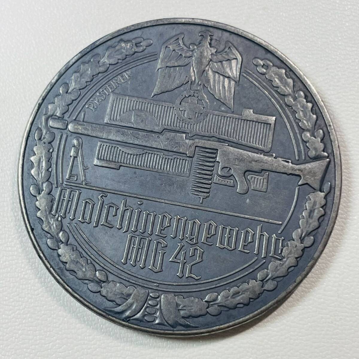 ドイツ 硬貨 古銭 第二次世界大戦記念 マシンガンMG42 鷲 十字架 花輪 1939-1945 記念幣 コイン 重40.18g_画像2