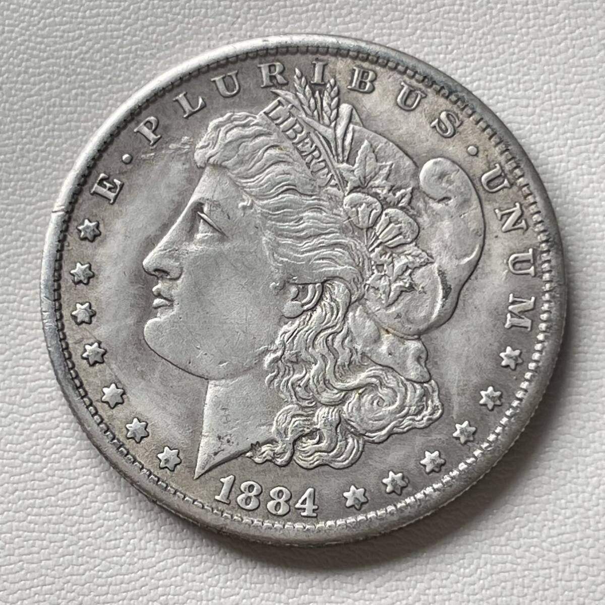 アメリカ 硬貨 古銭 自由の女神 1884年 リバティ イーグル モルガン 13の星 コイン 重23.00g_画像1