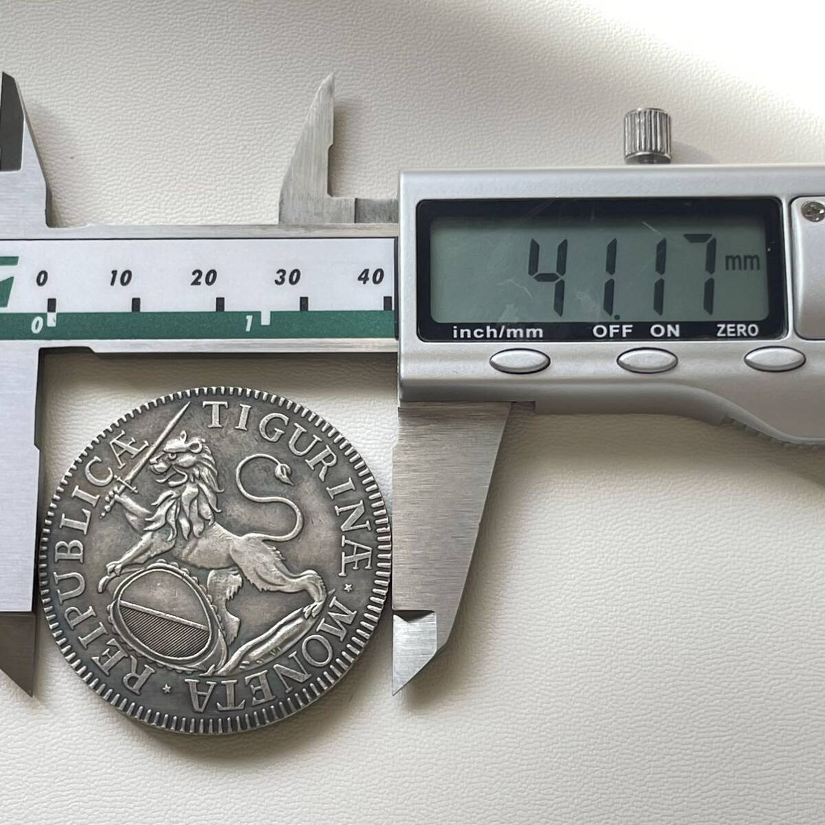 スイス 硬貨 古銭 チューリッヒ市 1768年 紋章 盾 ライオン バロック様式 月桂樹の枝 コイン 重25.75g_画像6