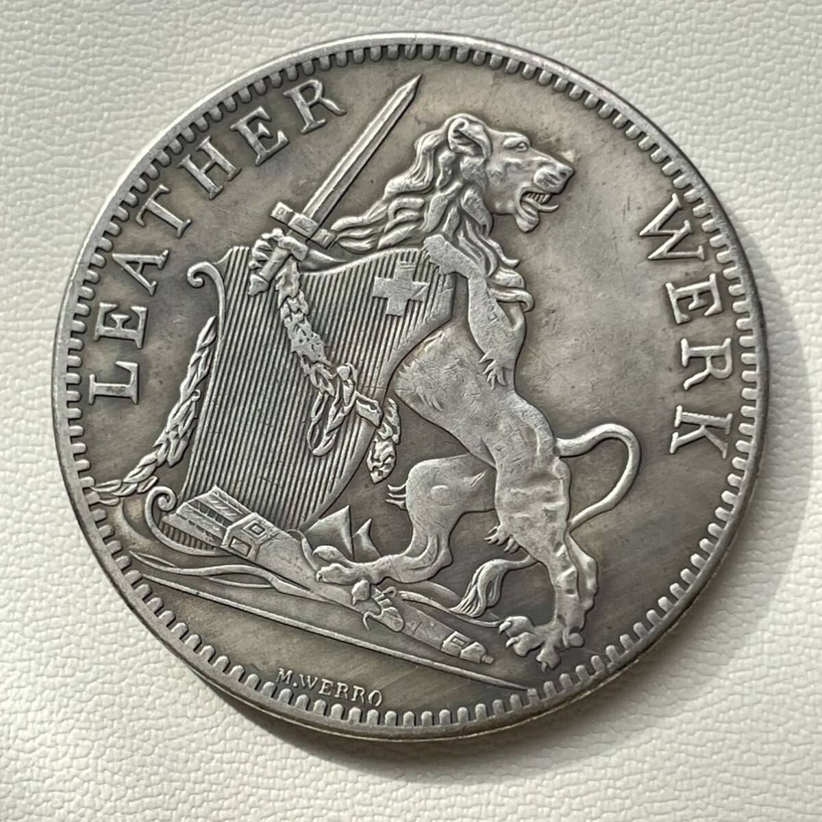 スイス 硬貨 古銭 シュヴィーツ州 1867年 5フランケン 州の花輪を守るライオン 国章 連邦射撃祭 コイン 重24.02g_画像2