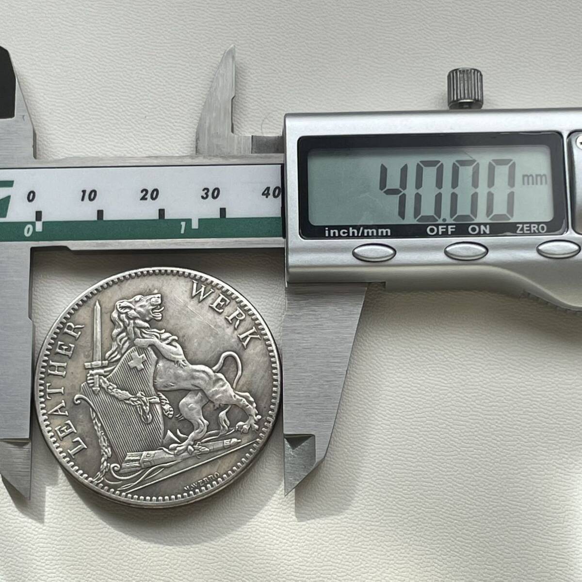 スイス 硬貨 古銭 シュヴィーツ州 1867年 5フランケン 州の花輪を守るライオン 国章 連邦射撃祭 コイン 重24.02g_画像6