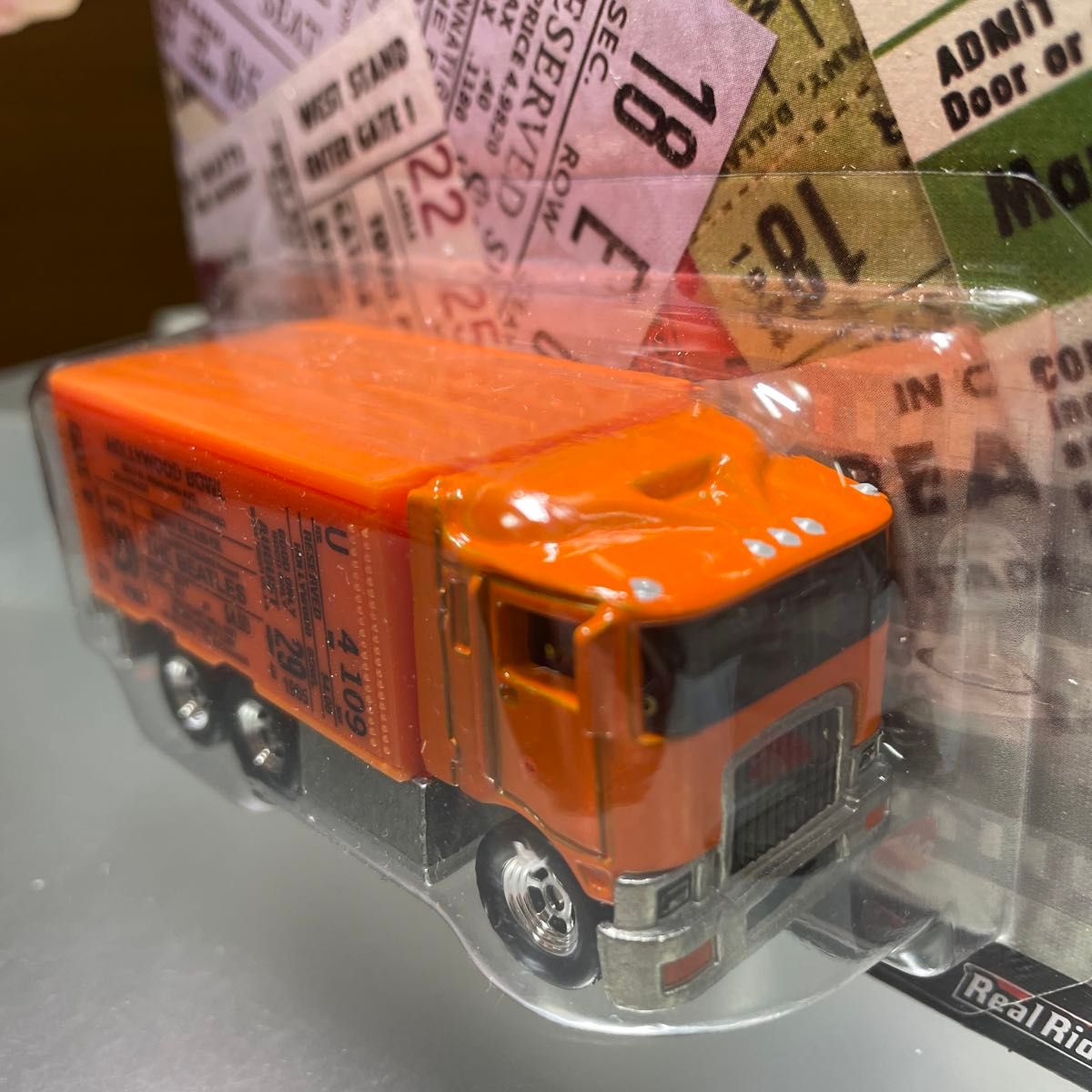 ホットウィール ポップカルチャー ビートルズ HIWAY HAULER ハイウェイ ハウラー